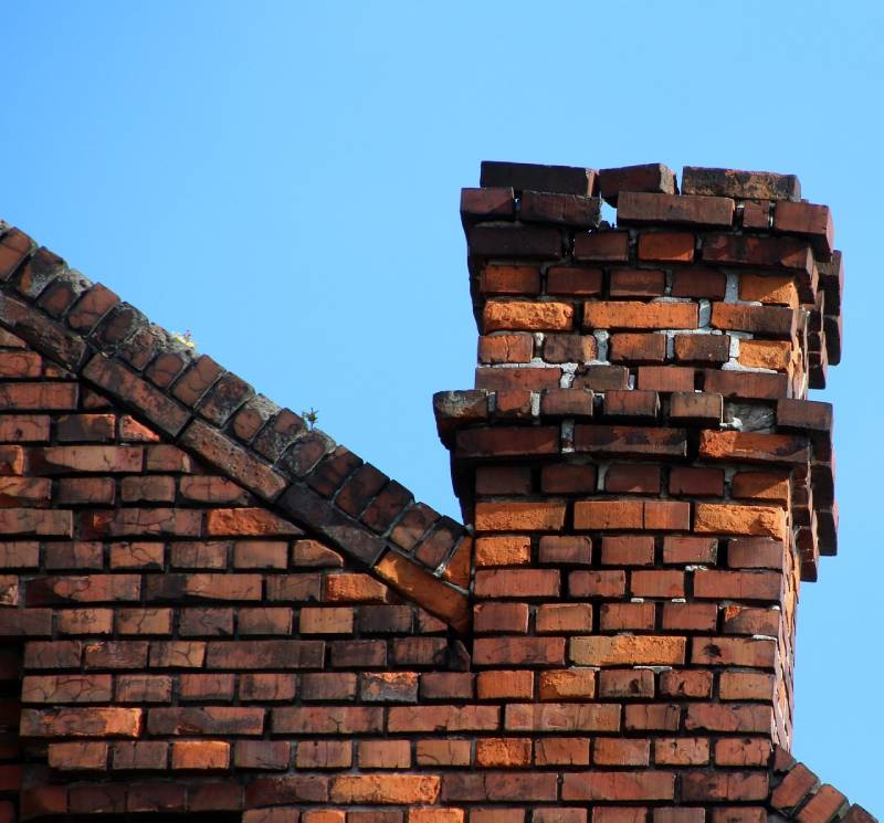 Damaged chimney on an Coral Springs home showing cracks and missing mortar